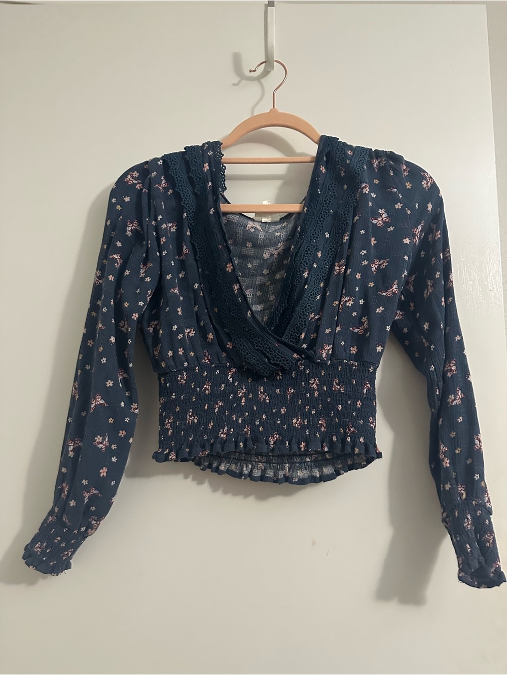 Blue Floral Boho Long Sleeve Crop Top | S 🌼💙